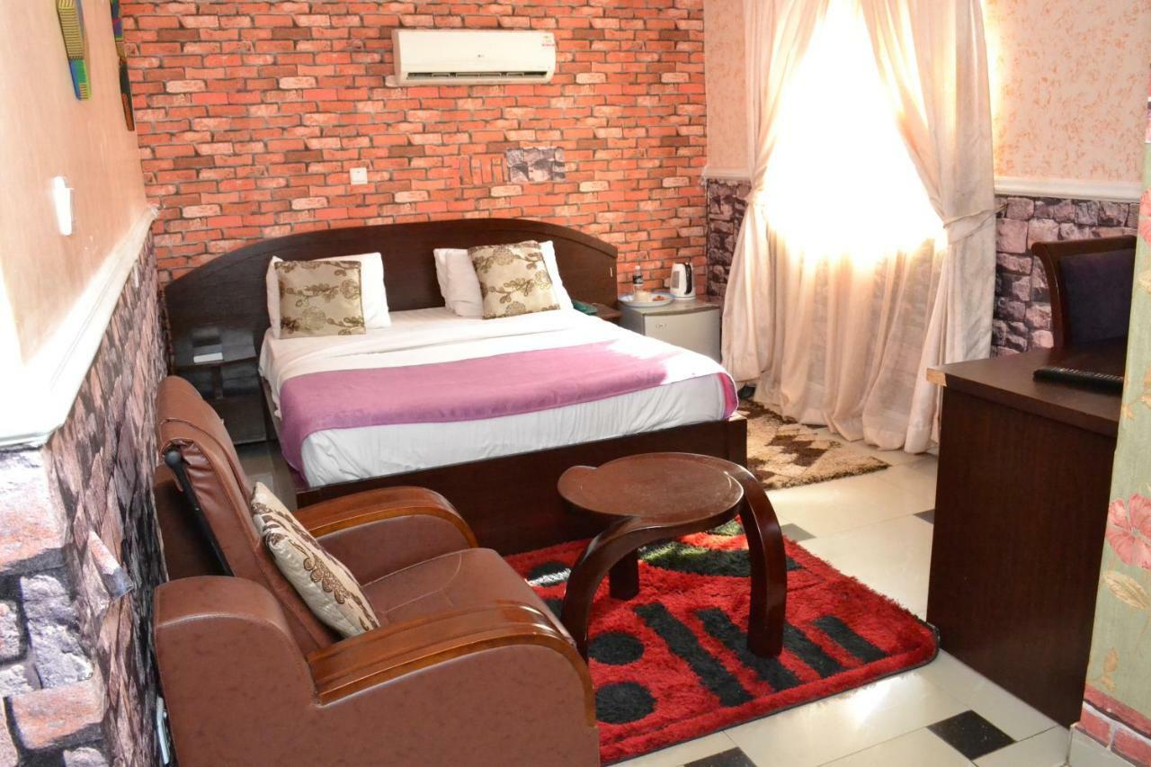 Limoh Suites Benin City Exterior photo