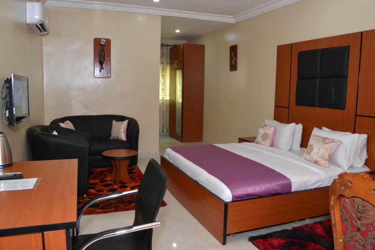 Limoh Suites Benin City Exterior photo